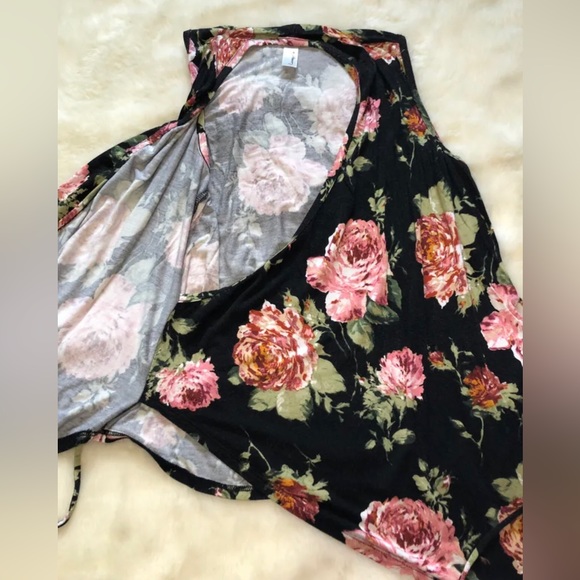 Sleeveless Tie Up Top - Picture 3 of 5